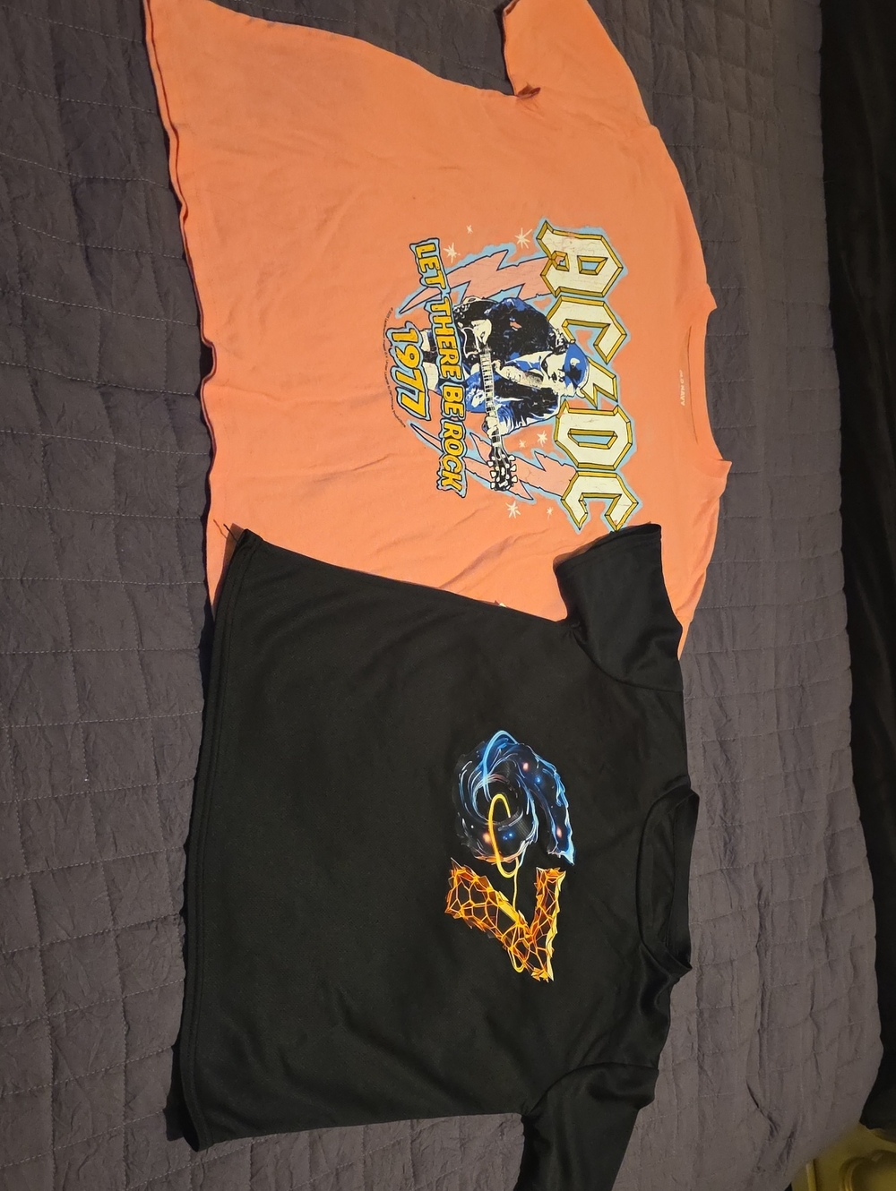 Old Navy AC⚡️DC T-shirt & 6 7 Black T-shirt